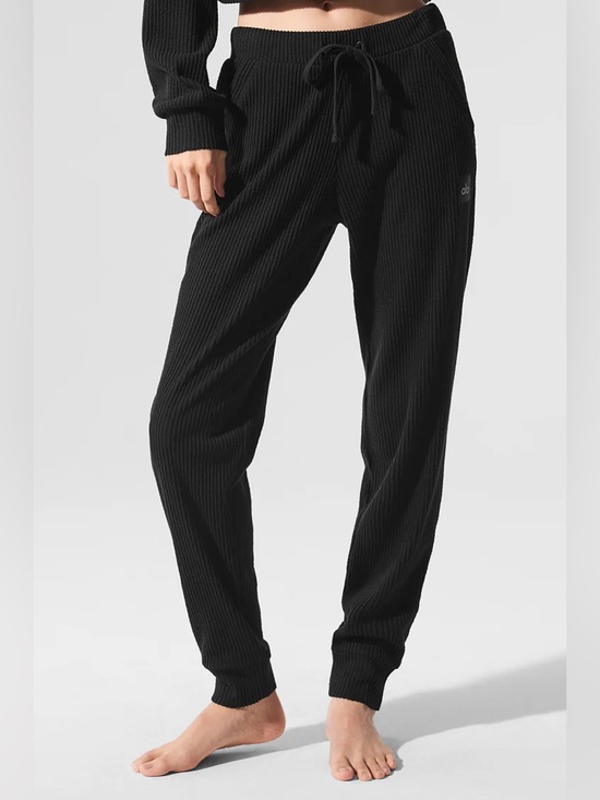 ALO Yoga Pants - Alo Yoga - Muse Sweatpants in XS / Black